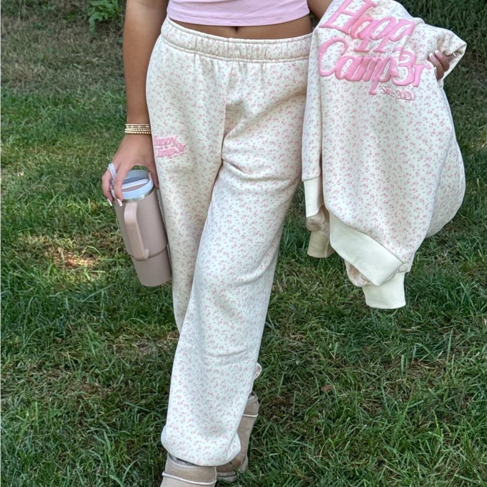 NWT Happy Camp3r Snowy Blossom Sweatpants SZ L